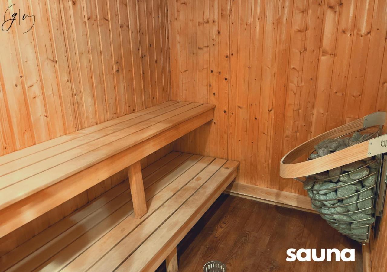 Luxury Villa- 3 Mins To Mohegan- Fully Stocked With Fireplace- Jacuzzi, Saltwater Pools, Sauna Norwich Kültér fotó